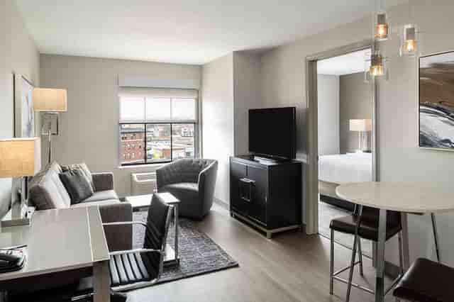 Residence Inn Portsmouth Downtown/Waterfront Bar and Lounge: Pictures &  Reviews -