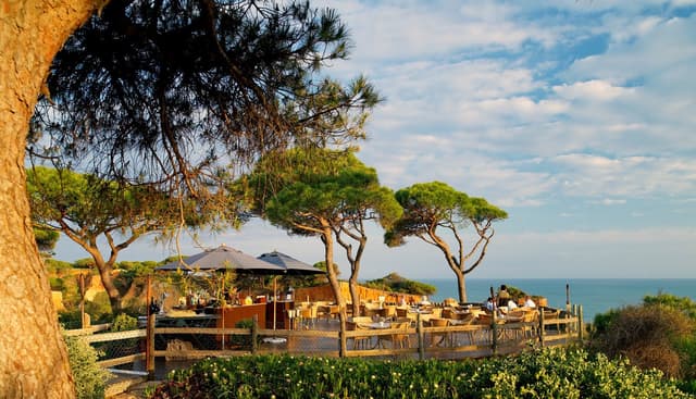Pine Cliffs Resort