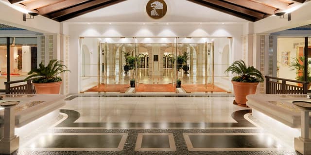 Pine Cliffs Resort