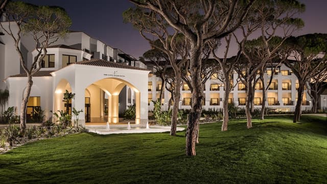 Pine Cliffs Resort