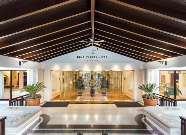 Pine Cliffs Resort