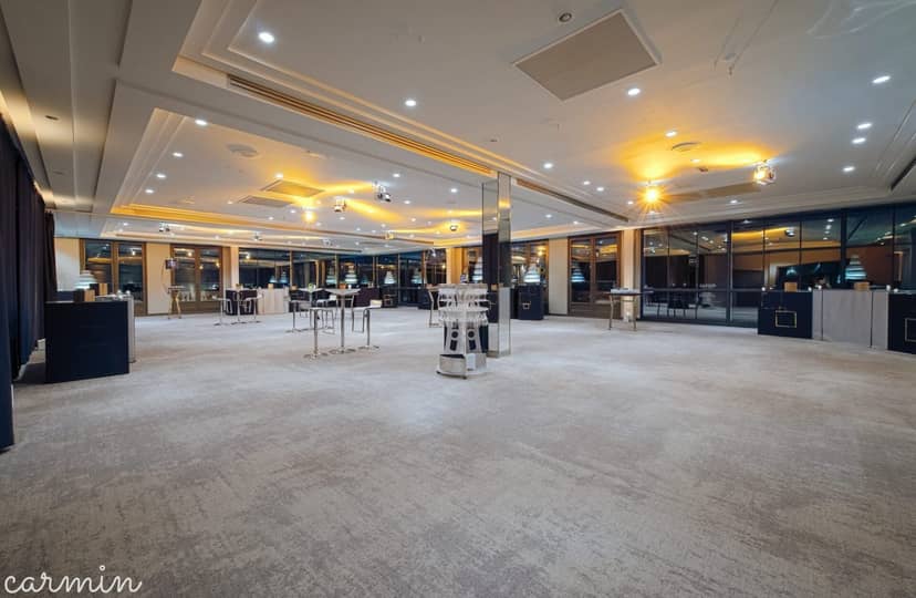 Pavillon Gabriel banquet hall with high ceilings for corporate networking and cocktail events.
