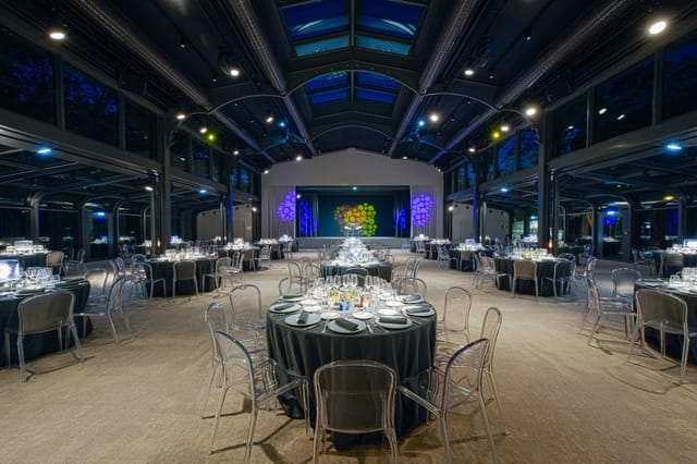 Pavillon Gabriel gala space with glass ceiling, perfect for corporate events and premium weddings.