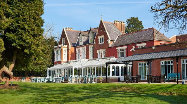 DoubleTree by Hilton St. Anne's Manor