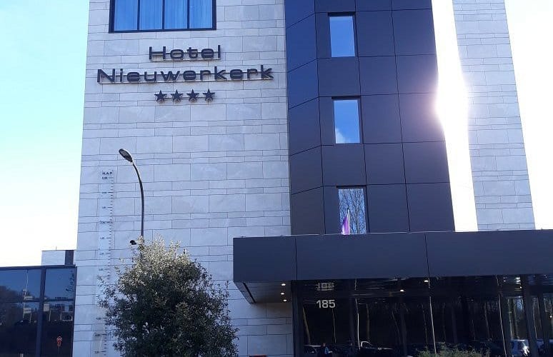 Modern hotel bar in Rotterdam for corporate meetings and business events.