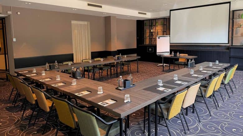 U-shape boardroom at Hotel Rotterdam-Nieuwerkerk for collaborative workshops and meetings.