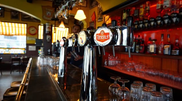 Eetcafé Verhip bar for networking events: high-capacity draft taps and professional reception space.