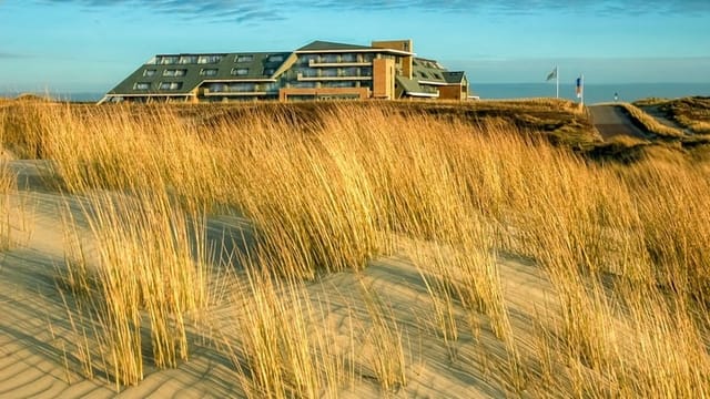 Executive suite at Paal 8 Hotel aan Zee: seaside retreat for corporate incentive travel.