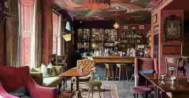 Cocktail lounge