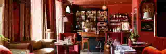 Cocktail lounge