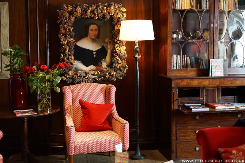 Elegant library meeting space with rich wood, ideal for gatherings and brainstorming. - Banner