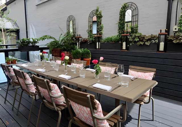 11 Cadogan Gardens