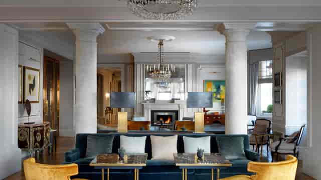 Elegant lounge in The Kensington, ideal for meetings and networking events.
