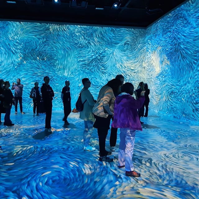 Immersive 360-degree projection mapping installation at Remastered museum for corporate events.