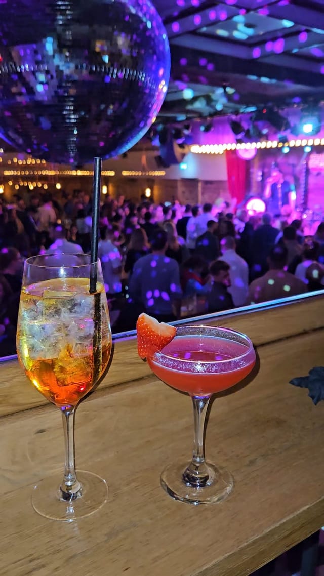 Live music bar at Albert's Schloss Liverpool for vibrant corporate networking and event hosting.