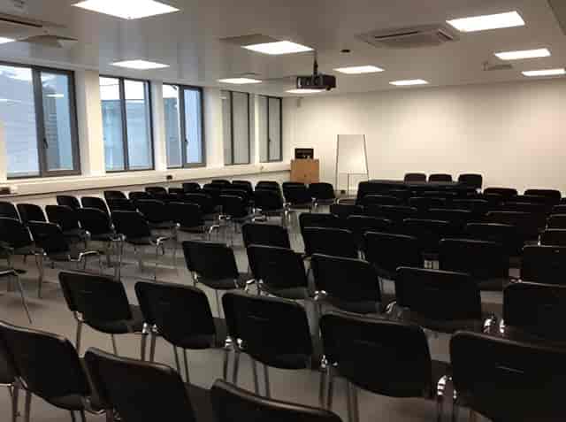 Hampton meeting room, Solihull College: functional theater-style corporate training venue.