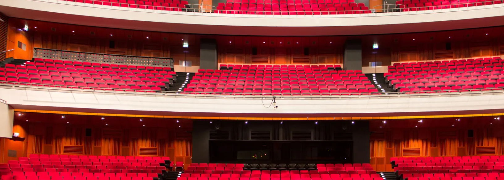 New Luxor Theater - image 1