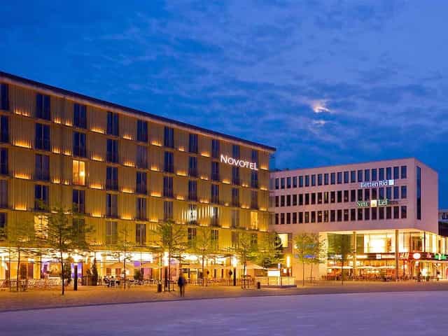 Modern Accor conference room with street-level access for corporate events and business meetings.