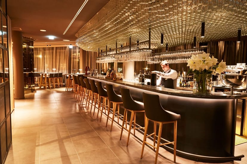 Steigenberger Hotel Munich bar for VIP networking events and luxury corporate receptions.