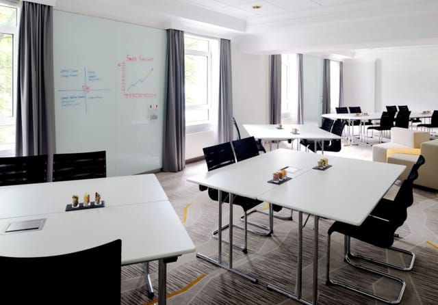 Munich Marriott breakout room with whiteboard walls for collaborative workshops and business meetings.