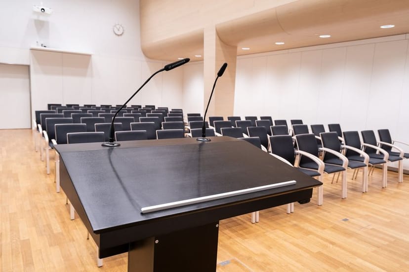 Münchner Saal lecture hall with podium for corporate presentations and academic forums.