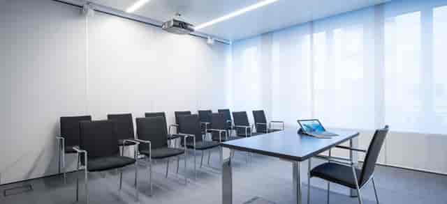 Classroom-style meeting room at hbw ConferenceCenter, ideal for corporate training and workshops.
