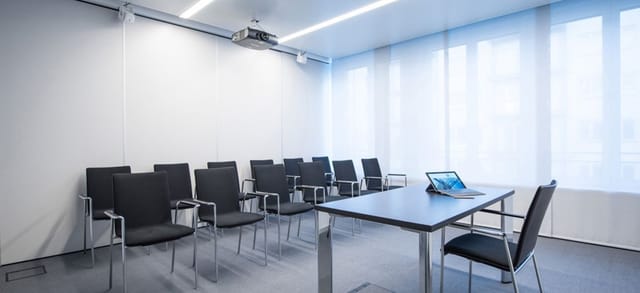 Classroom-style meeting room at hbw ConferenceCenter, ideal for corporate training and workshops.