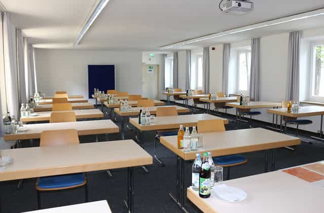 Classroom-style breakout room at Kolpinghaus Munich for corporate workshops and training sessions.