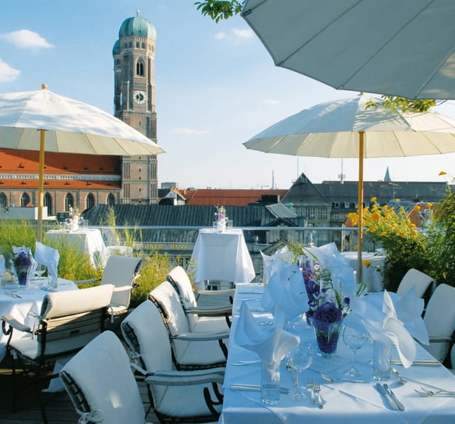 Rooftop cocktail reception venue at Blue Spa Bar with iconic skyline views for networking events.