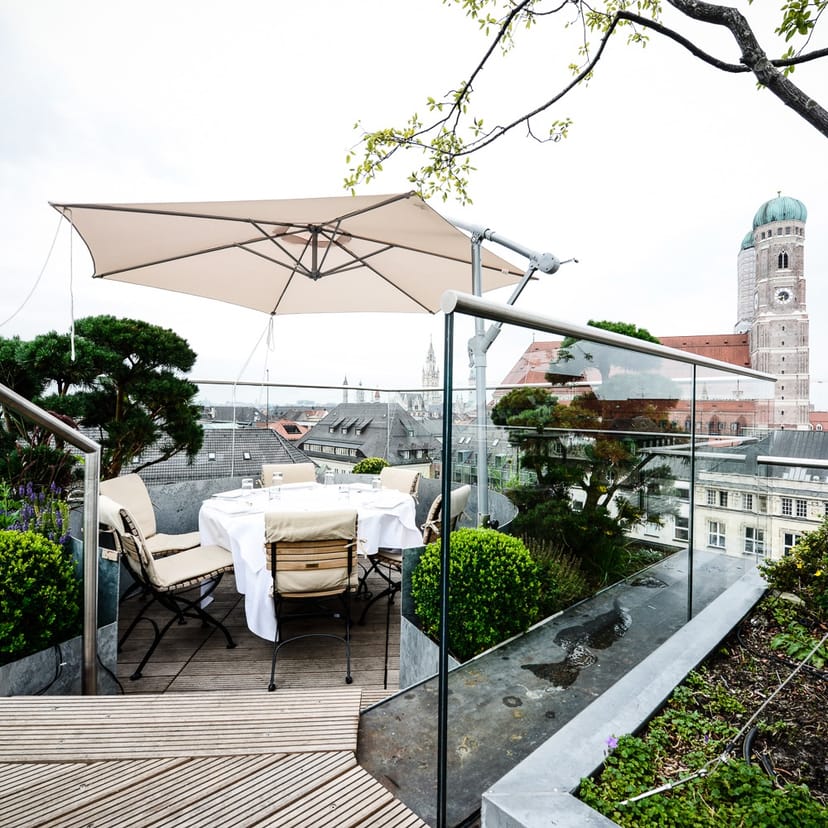Luxury rooftop lounge in Munich for VIP dinners and exclusive board meetings with city views.