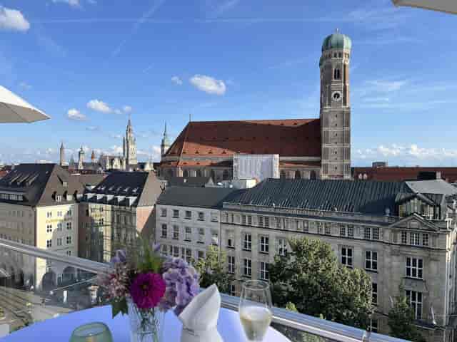 Dachgarten Munich rooftop venue with Frauenkirche view for networking events and premium dinners.