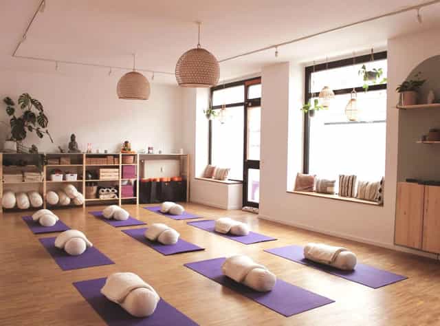 Yoga studio in Schlosspalais with natural light for restorative corporate wellness events.