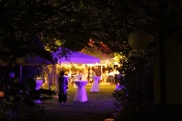 Networking reception with bistro tables and ambient lighting at Schlosspalais No. 1 coaching center.