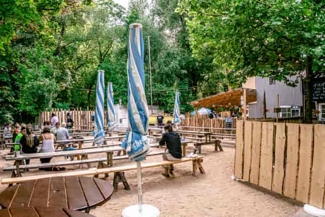 Root Cellar Praterinsel: Rustic outdoor venue for conference networking and breakout sessions.