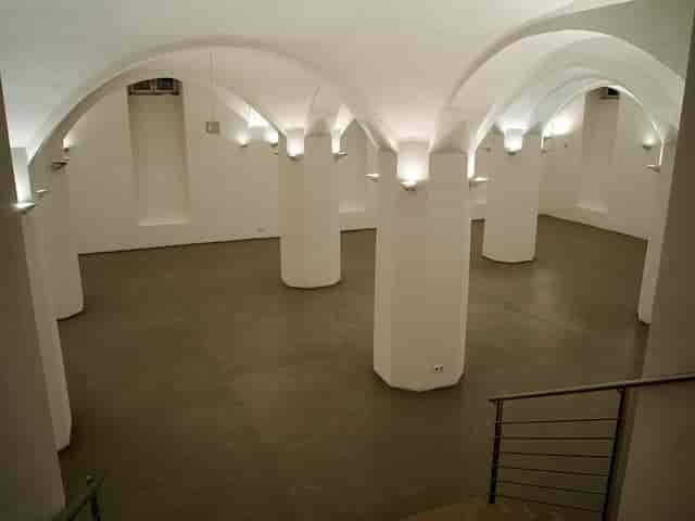 Customs Vault Praterinsel: Blank-canvas venue with vaulted ceilings for corporate events and galas.