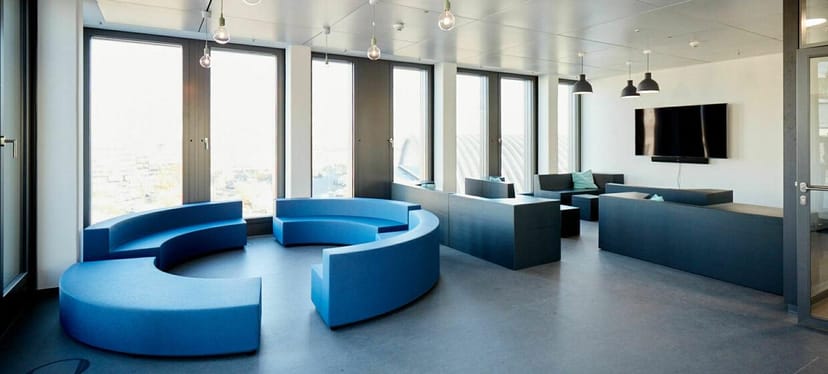 Modern breakout space at DECK7 with curved modular seating for brainstorming and networking events.