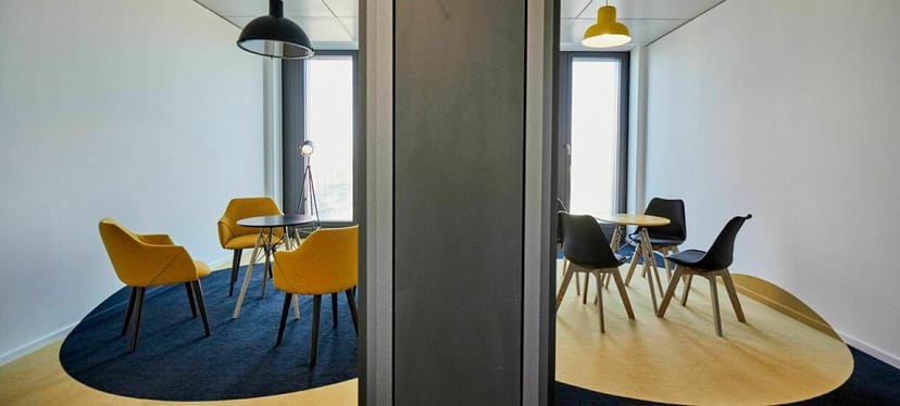 Minimalist breakout rooms at DECK7 lobby for corporate meetings and team collaboration.