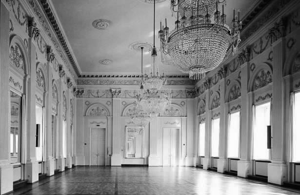 Max-Joseph-Saal historic ballroom with ornate moldings for luxury gala and black-tie events.