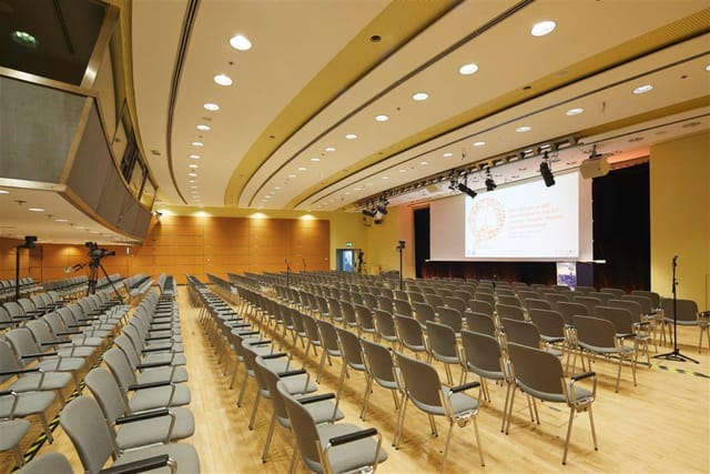 Theater-style Hall C6 at CCN Messe München: Corporate keynote plenary space.