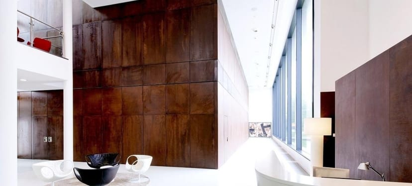 Modern bar interior at Kunst Location München, ideal for corporate events and private parties.