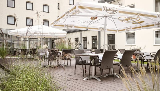 Outdoor terrace for corporate networking and conference receptions at Flemings Hotel Munich.