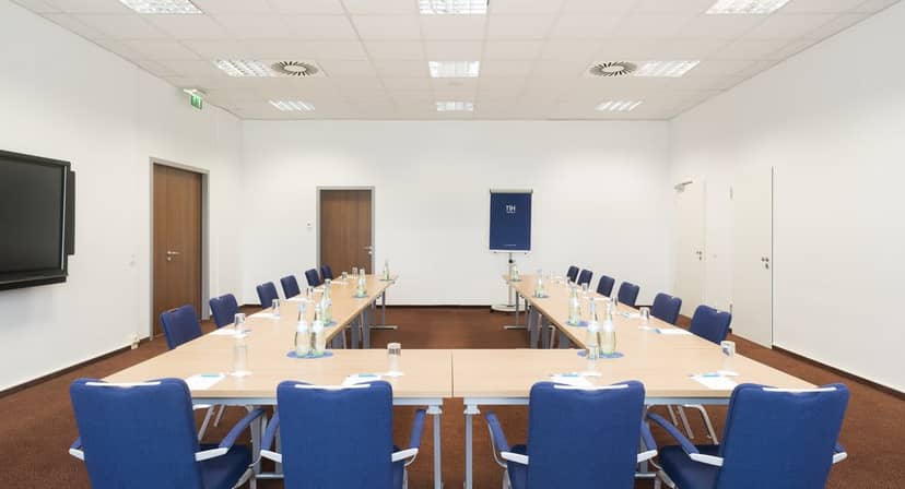 U-shape boardroom at NH München Ost Conference Center for corporate training and team meetings.