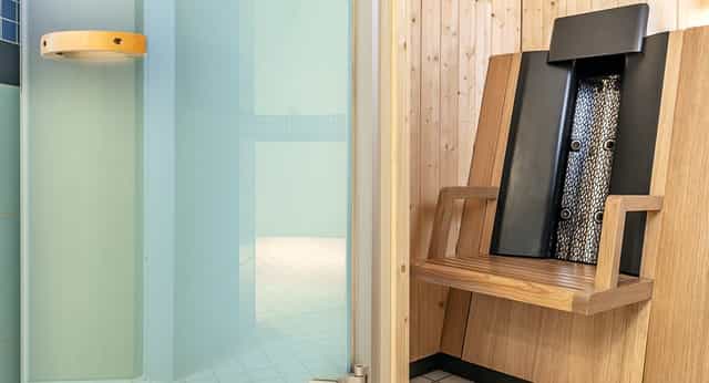 Feel@ease Bar at NH München Ost: Upscale hotel venue for corporate retreats and incentive events.