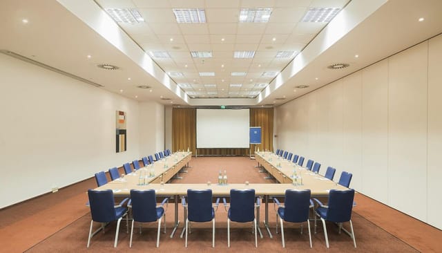 U-shaped boardroom at NH München Ost Conference Center for corporate meetings and workshops.