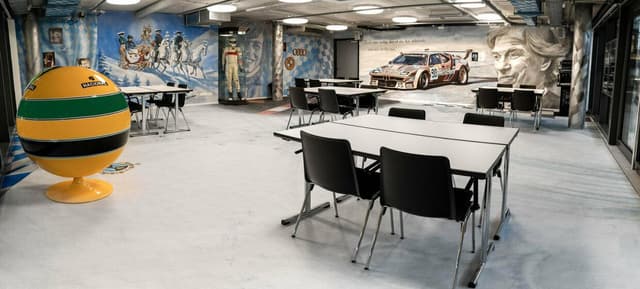 Zeppelin Lounge