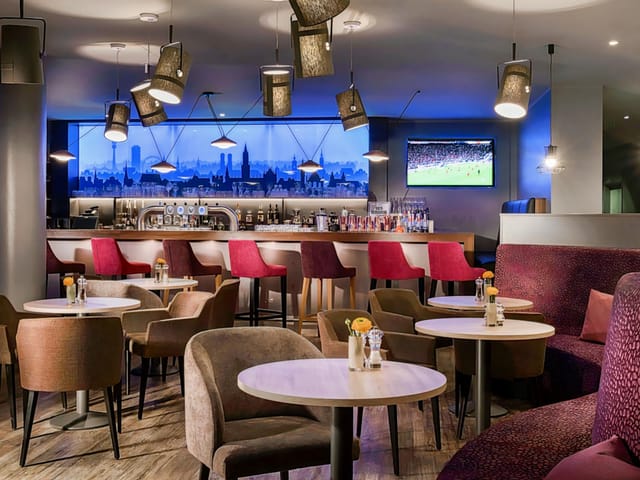 Contemporary hotel bar in Munich for professional networking and corporate event breakouts.