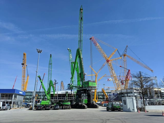 MEO 04 under construction at Messe München, trade fair site logistics and event planning.