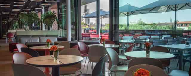 Café Exponat event space at Deutsches Museum with open-plan layout for networking and receptions.