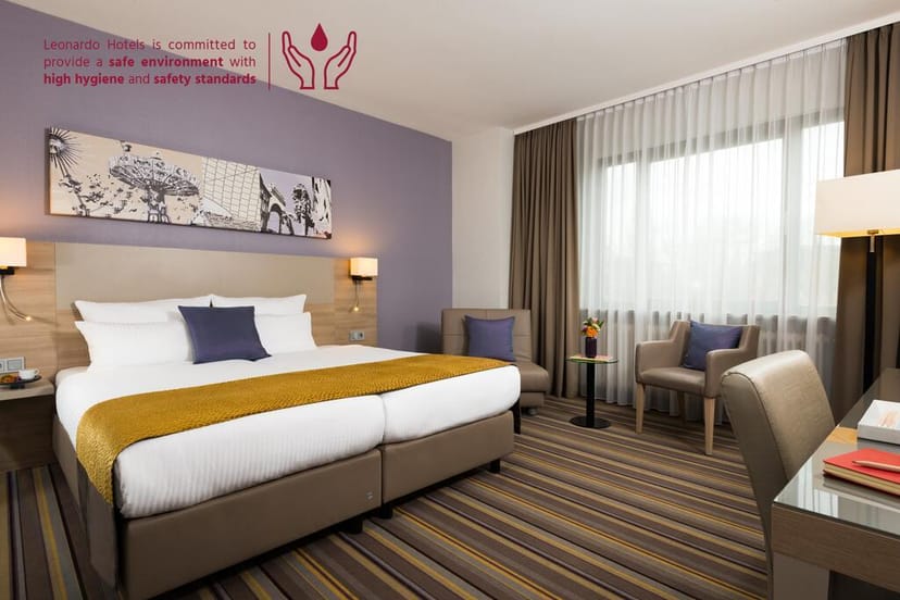 Leonardo Hotel Munich City North room with workspace, ideal for corporate events and conferences.