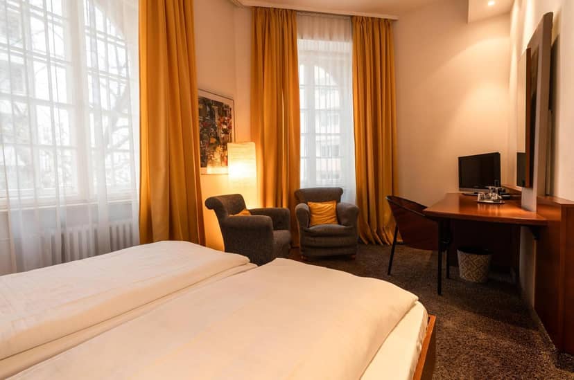 Twin hotel room with workspace for business meetings and corporate events at Hotel Carlton Munich.
